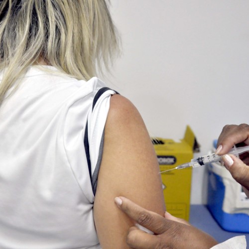 Vacinação contra a gripe é liberada para todos os públicos em Angra